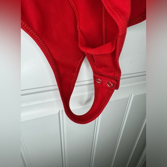 Good American Red and Black V Neck Lowdown Bodysuit - Picture 4 of 7